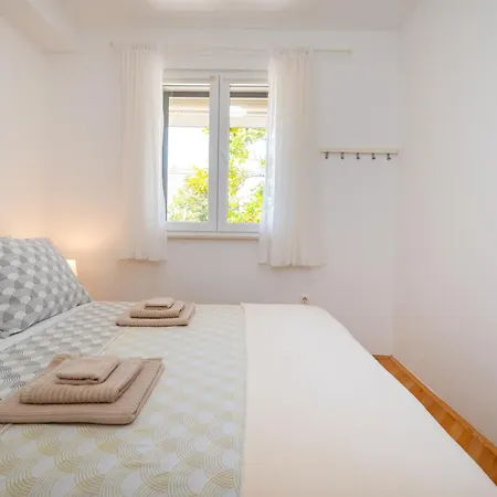 Luna Apartment *